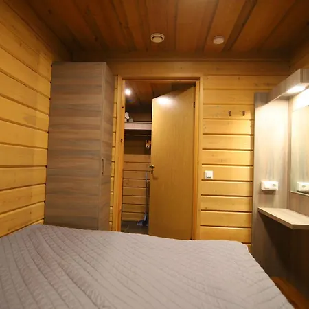 Tunturipoelloe 2 Рука